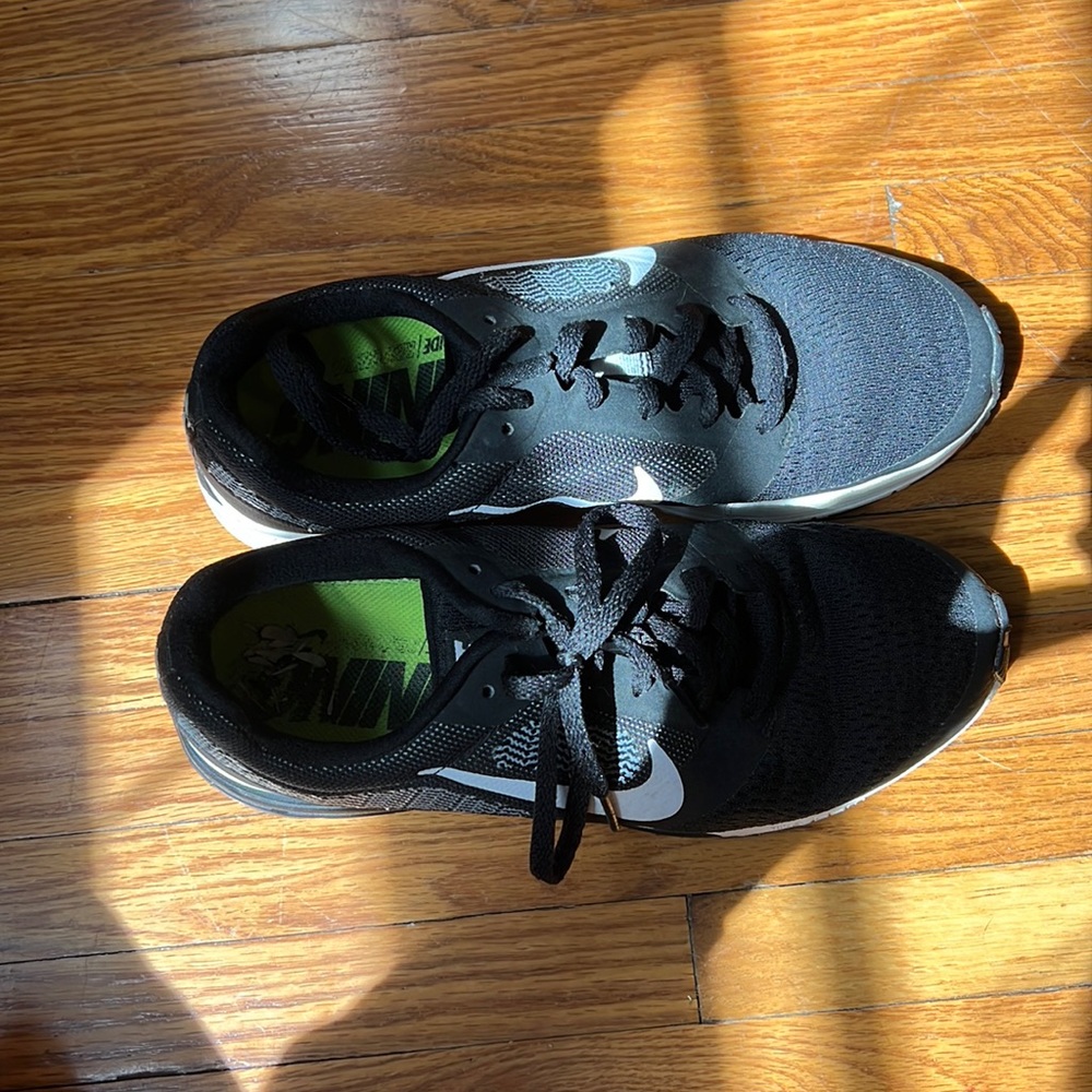 Nike shoes black and white. Never worn